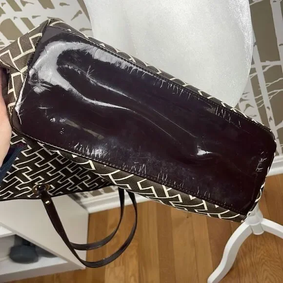 Tommy Hilfiger Logo Print Brown Sateen Patent Leather Trim Tote Bag - Picture 3 of 9